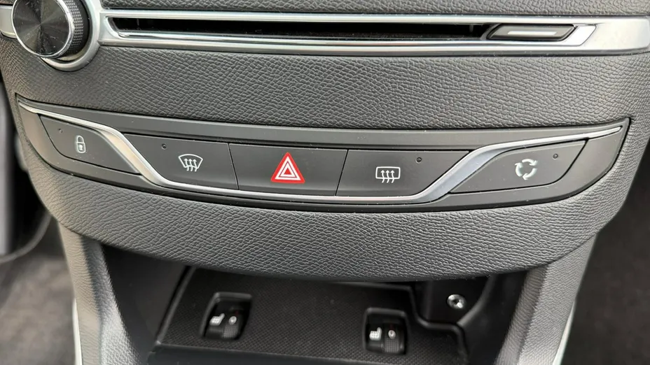PEUGEOT 308 -