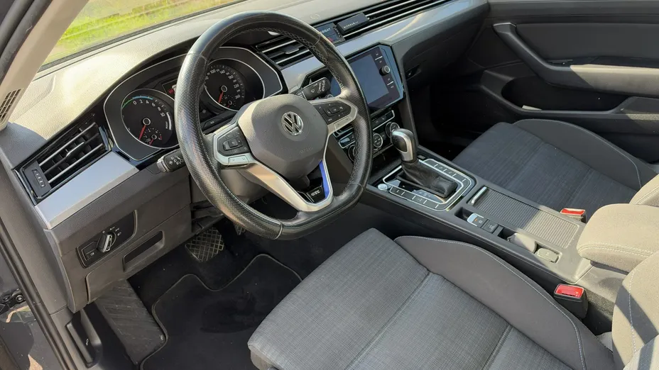 VOLKSWAGEN Passat -