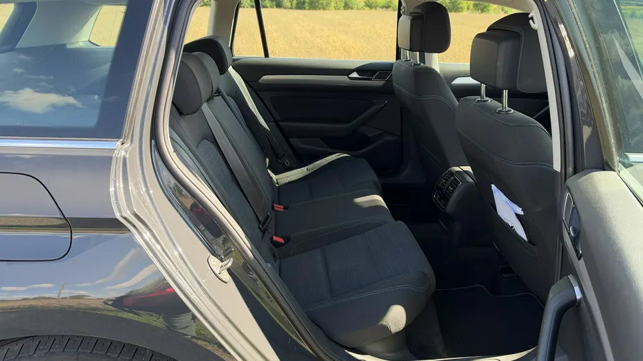 VOLKSWAGEN Passat -