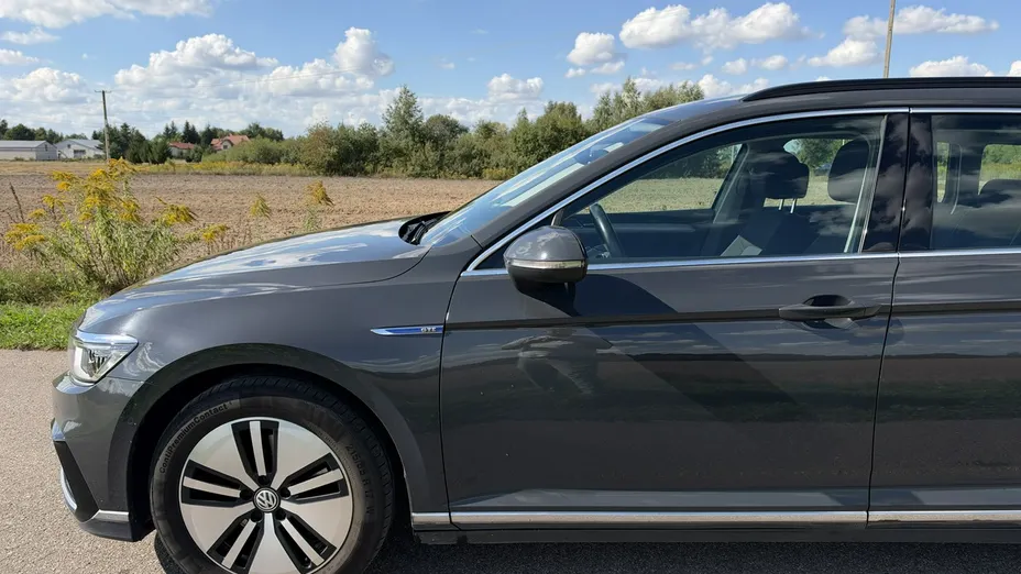 VOLKSWAGEN Passat -
