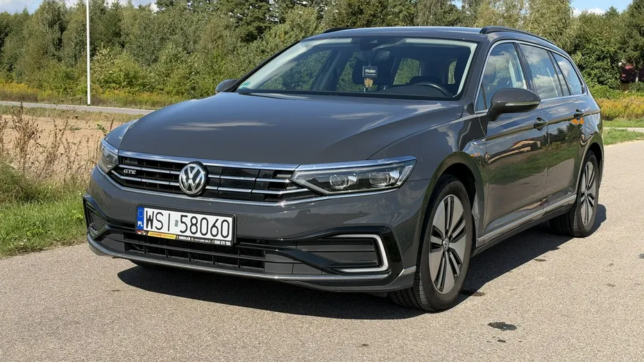 VOLKSWAGEN Passat -