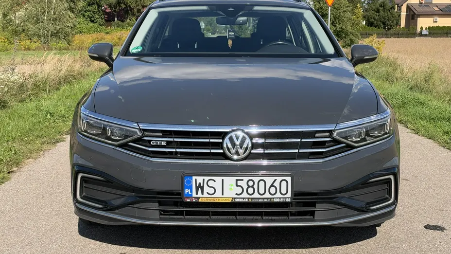 VOLKSWAGEN Passat -