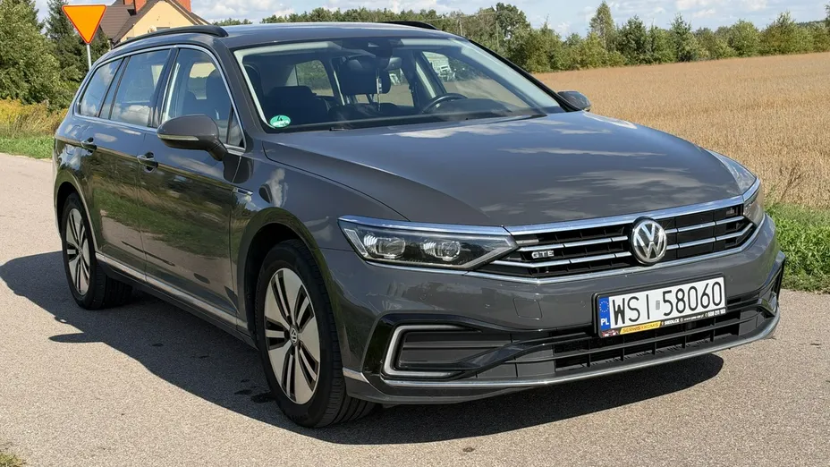 VOLKSWAGEN Passat -