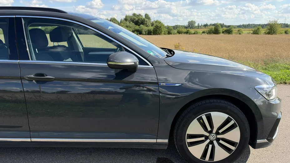 VOLKSWAGEN Passat -