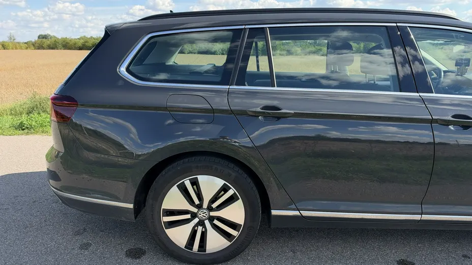 VOLKSWAGEN Passat -