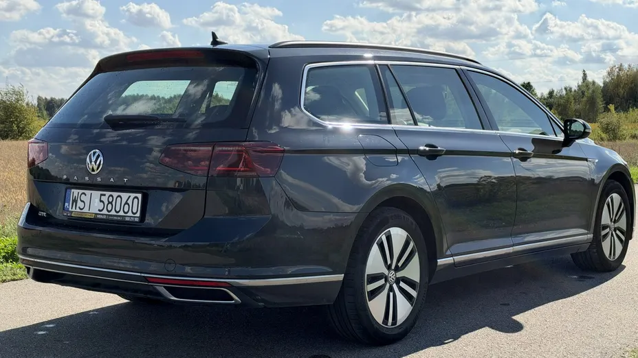 VOLKSWAGEN Passat -