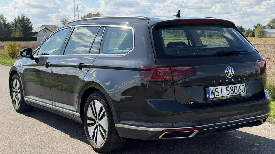 VOLKSWAGEN Passat -