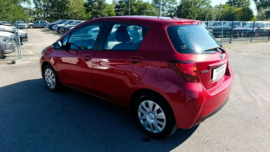 TOYOTA Yaris -