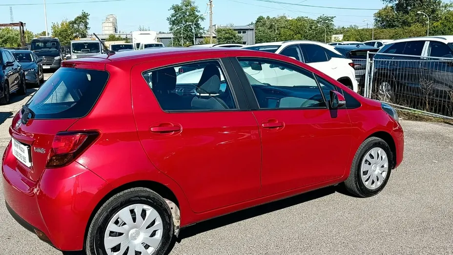 TOYOTA Yaris -