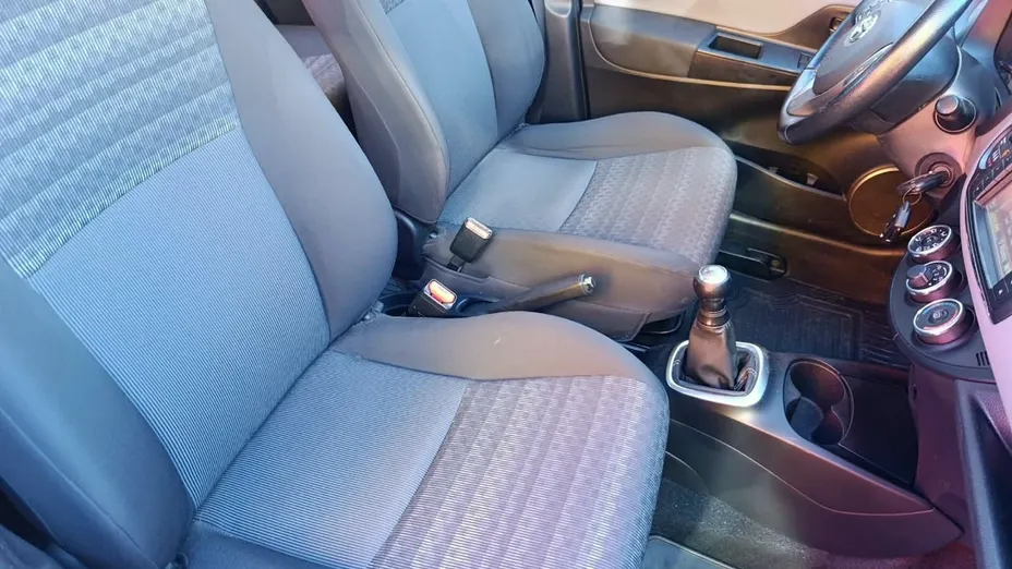 TOYOTA Yaris -