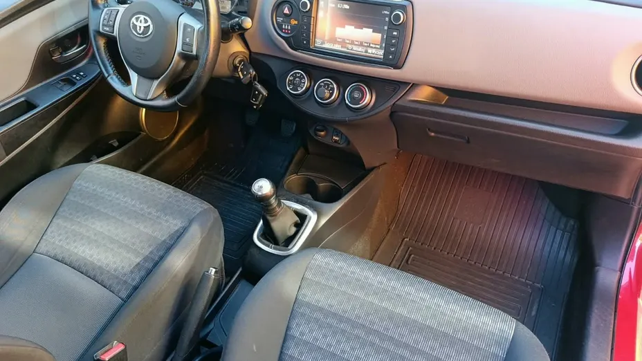 TOYOTA Yaris -