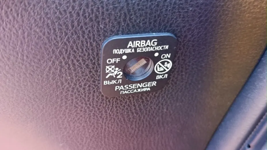 TOYOTA Yaris -