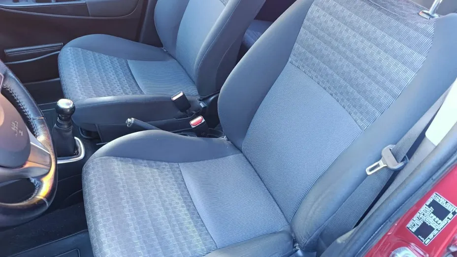 TOYOTA Yaris -