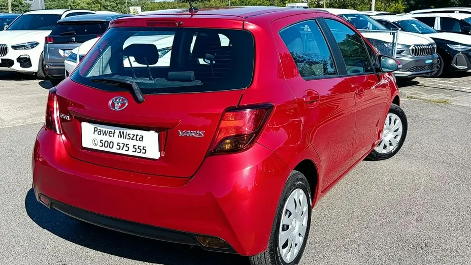 TOYOTA Yaris -