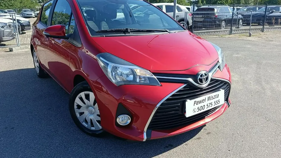 TOYOTA Yaris -