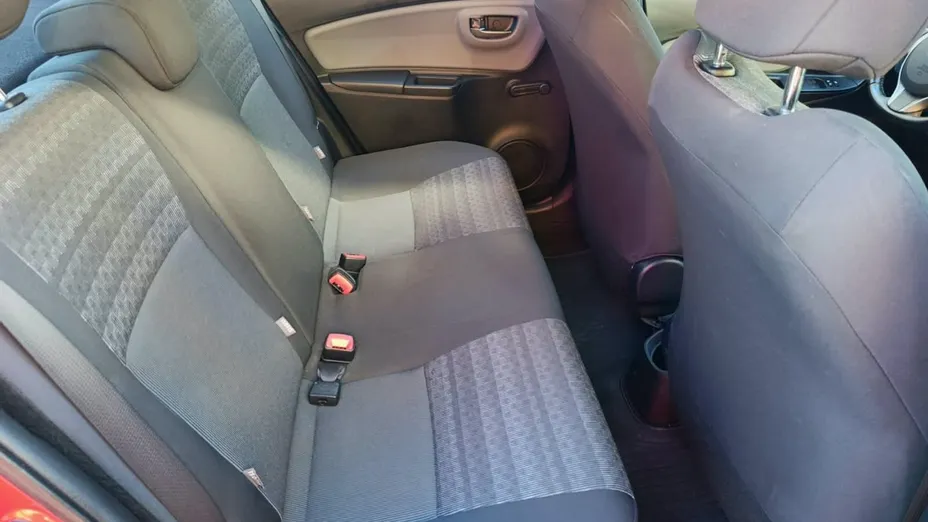 TOYOTA Yaris -