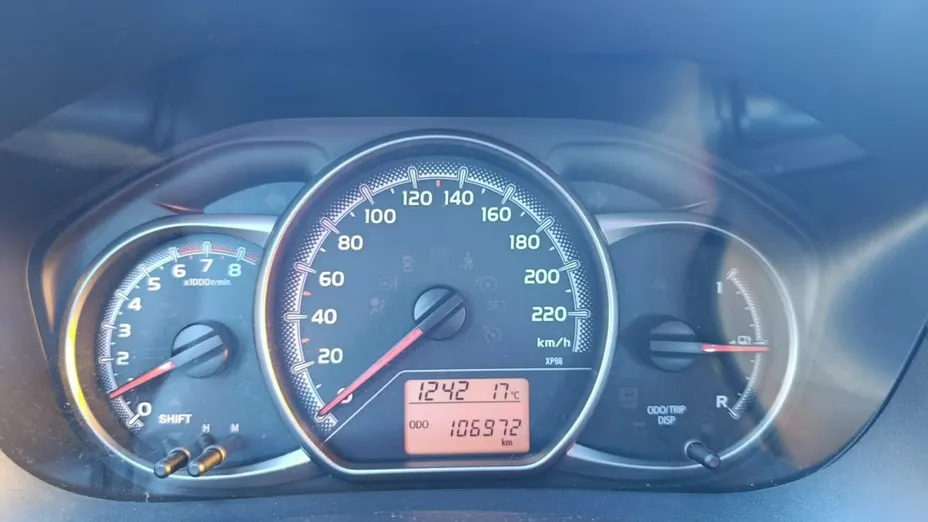TOYOTA Yaris -