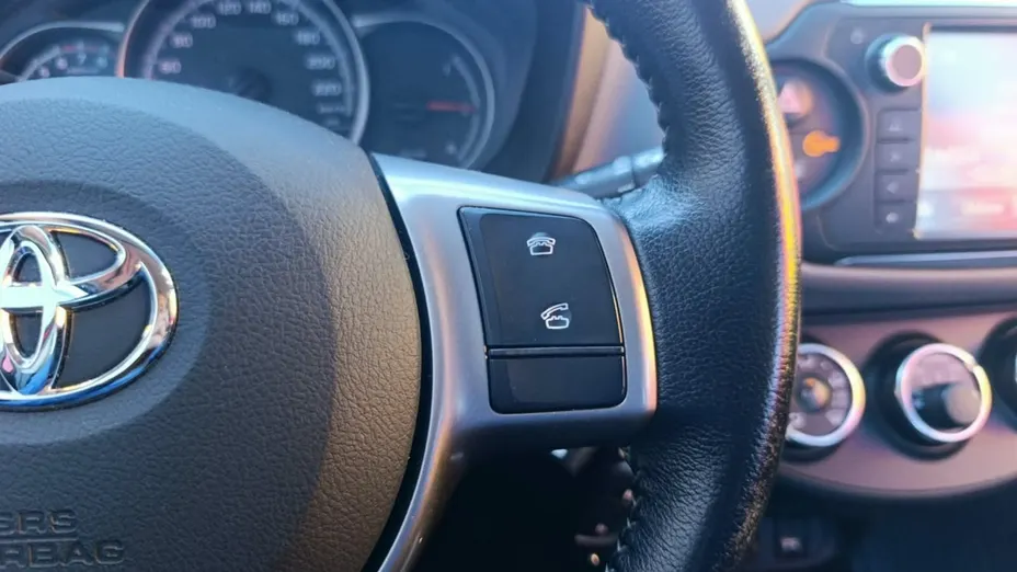 TOYOTA Yaris -