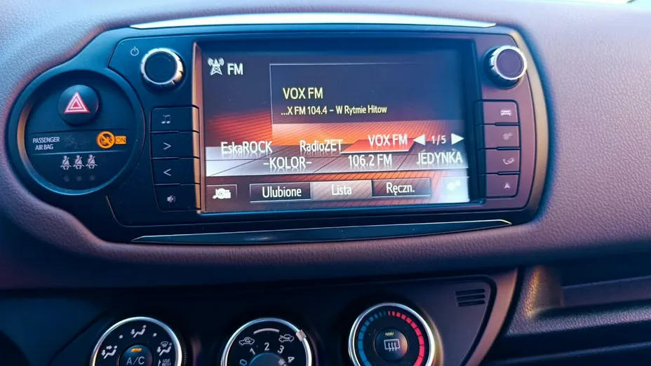 TOYOTA Yaris -