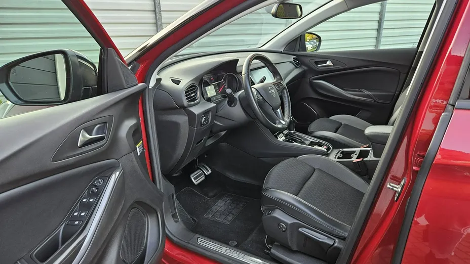 OPEL Grandland X -