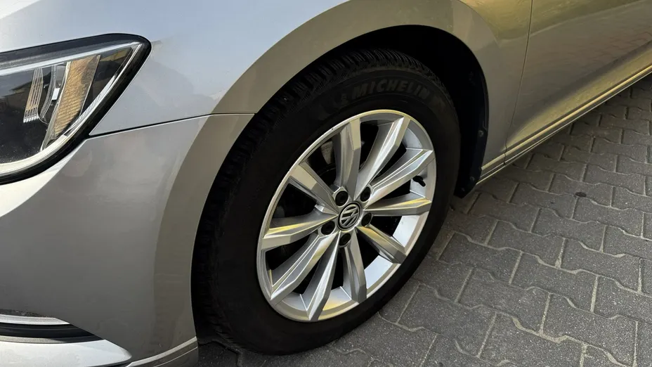 VOLKSWAGEN Passat -