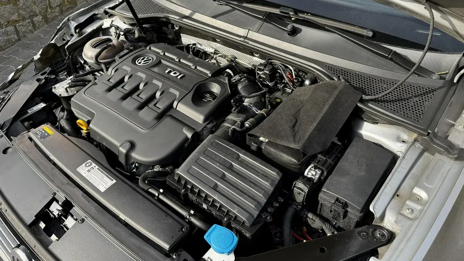 VOLKSWAGEN Passat -