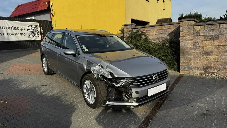 VOLKSWAGEN Passat -
