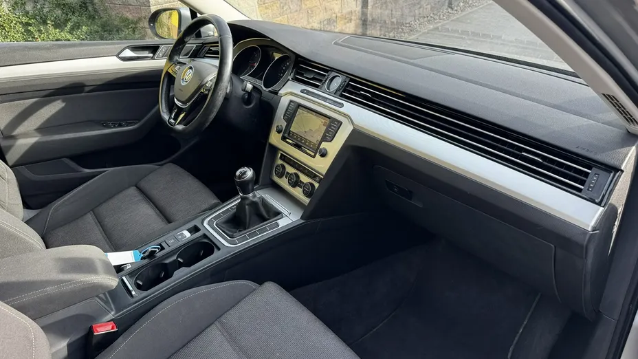 VOLKSWAGEN Passat -