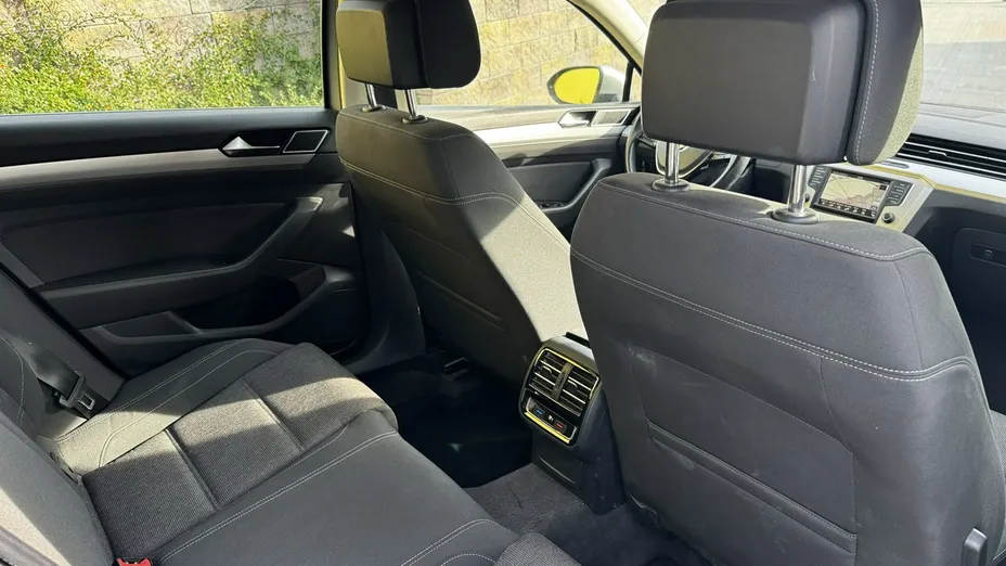VOLKSWAGEN Passat -