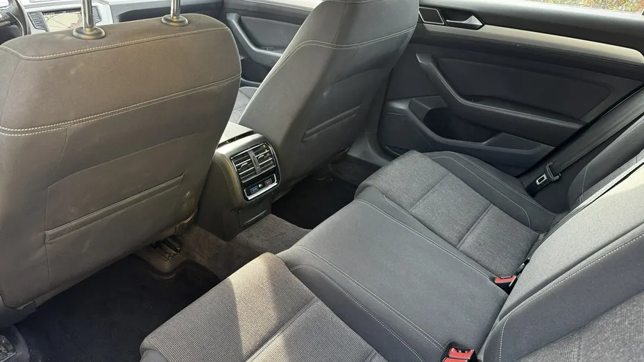 VOLKSWAGEN Passat -