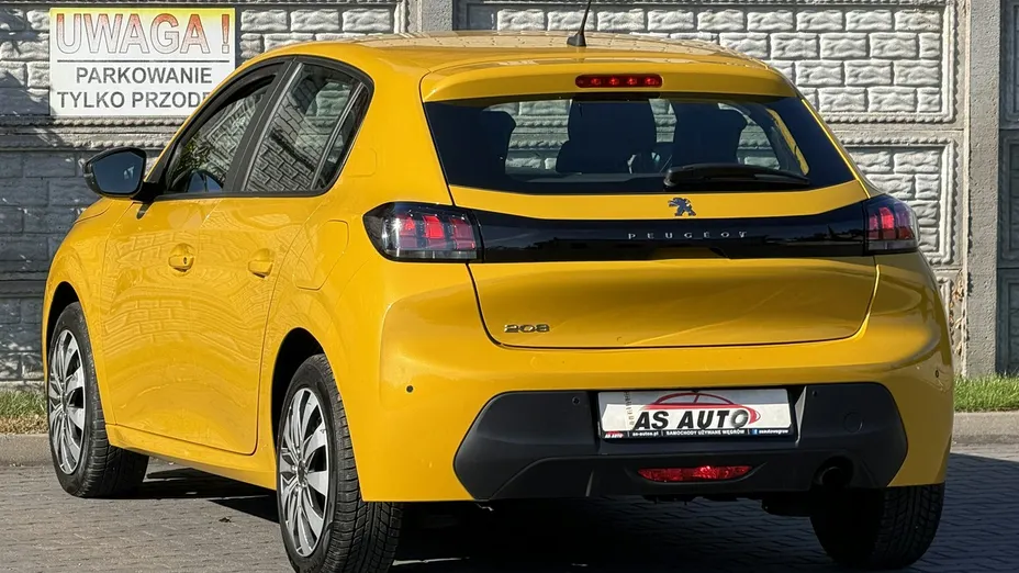 PEUGEOT 208 -