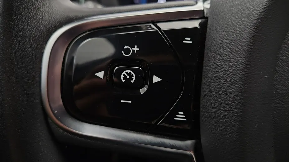 VOLVO XC60 -
