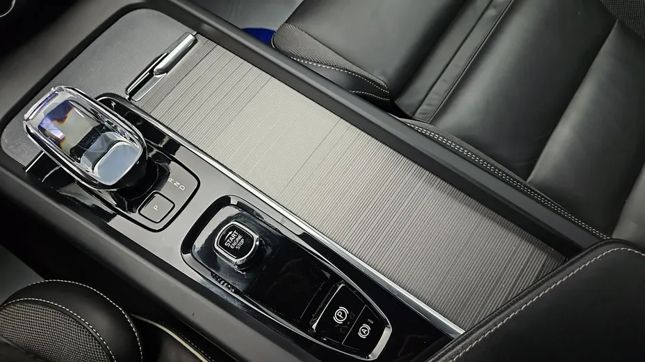 VOLVO XC60 -