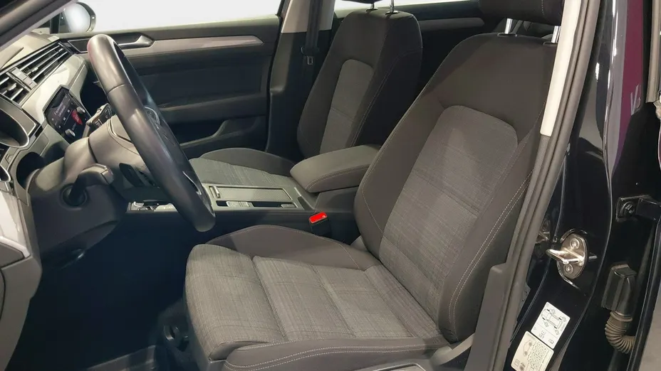 VOLKSWAGEN Passat -