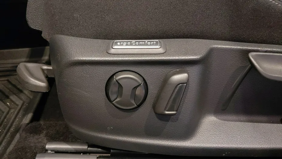 VOLKSWAGEN Passat -