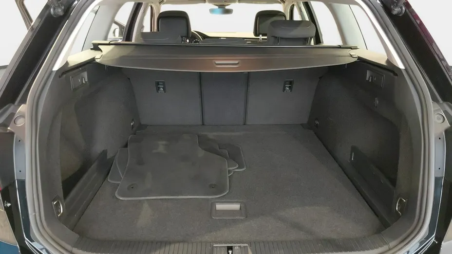 VOLKSWAGEN Passat -