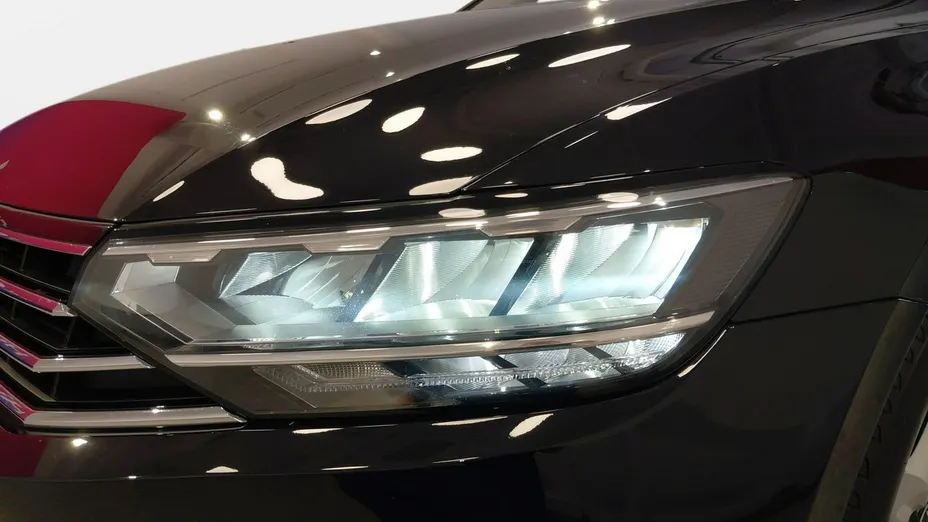 VOLKSWAGEN Passat -