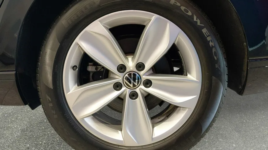VOLKSWAGEN Passat -