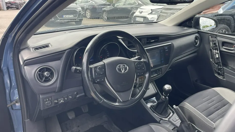 TOYOTA Auris -