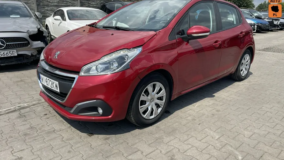 PEUGEOT 208 -