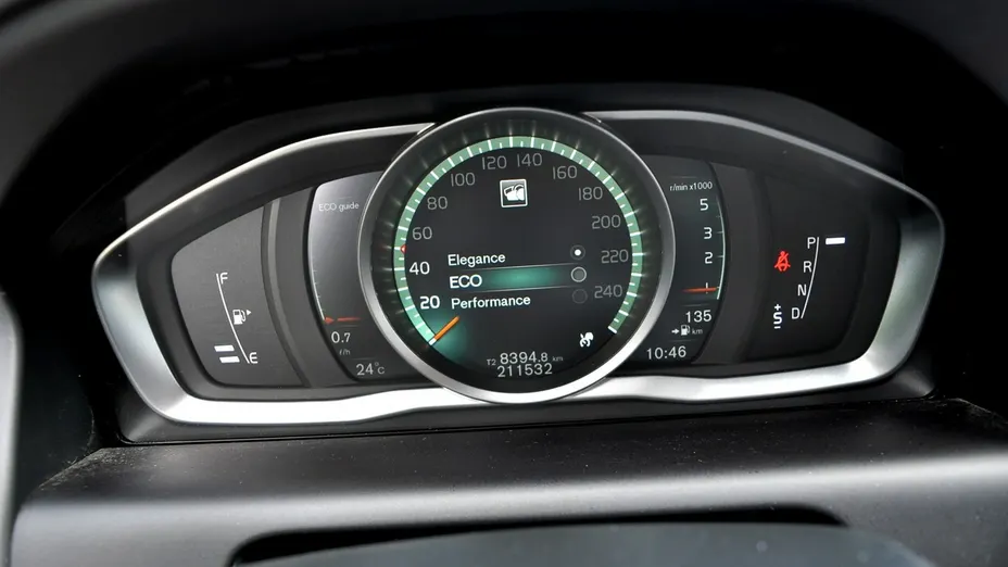 VOLVO XC60 -