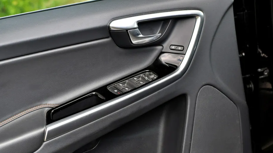VOLVO XC60 -