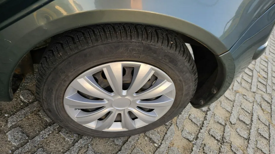MITSUBISHI Colt -
