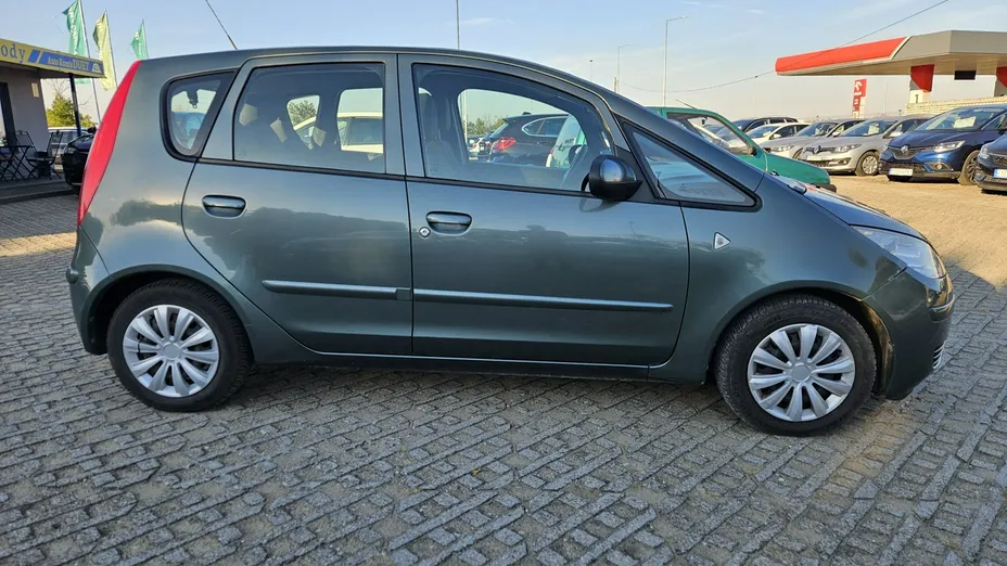 MITSUBISHI Colt -
