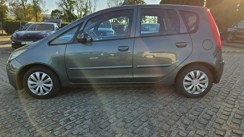 MITSUBISHI Colt -