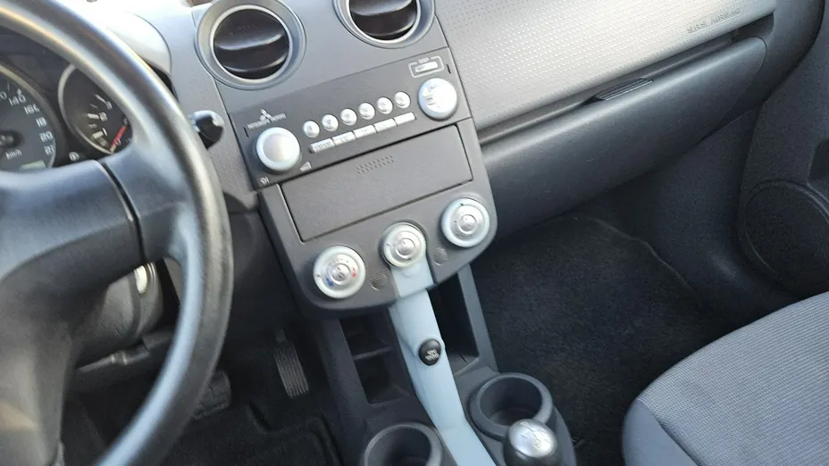 MITSUBISHI Colt -