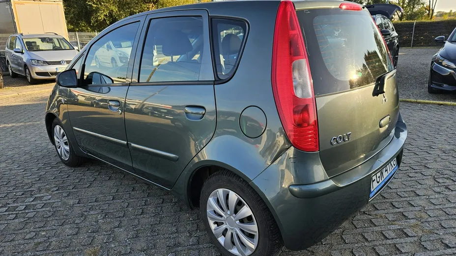 MITSUBISHI Colt -