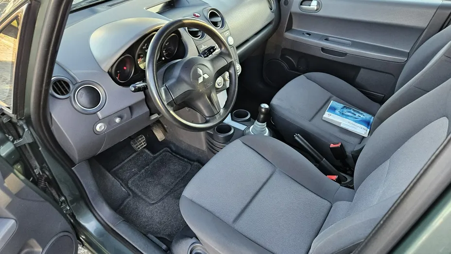 MITSUBISHI Colt -