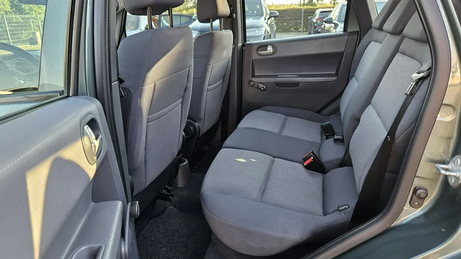 MITSUBISHI Colt -