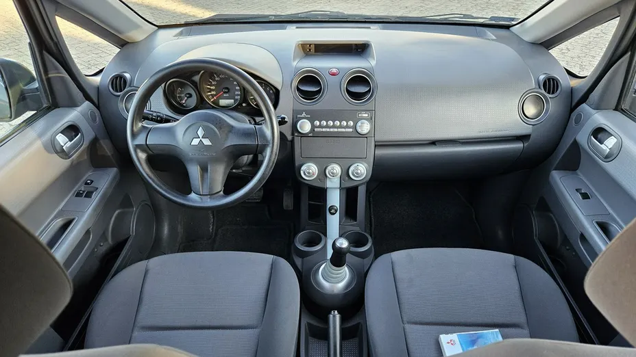 MITSUBISHI Colt -